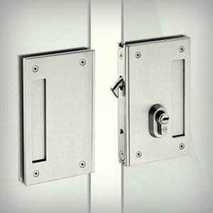 Slēdzenes un pretplāksnes pilnstikla durvīm