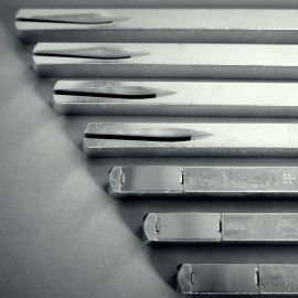 Pakalpojums – rokturpāra iepresētās četrkanšu ass pārbūve nerūsējošā tērauda un misiņa rokturiem