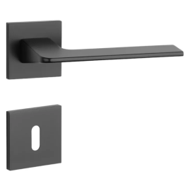 Rokturu garnitūra ar kantainām rozetēm ST OMA Q